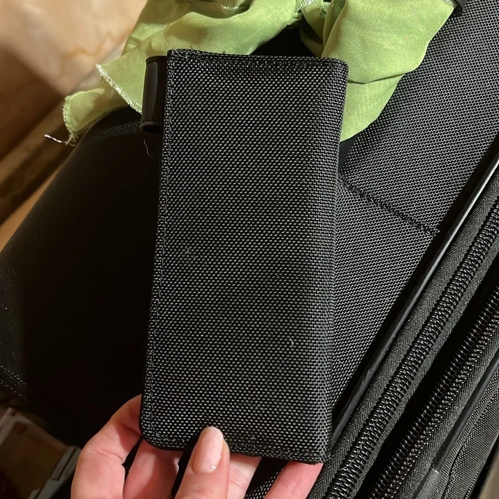 Game stop game holder